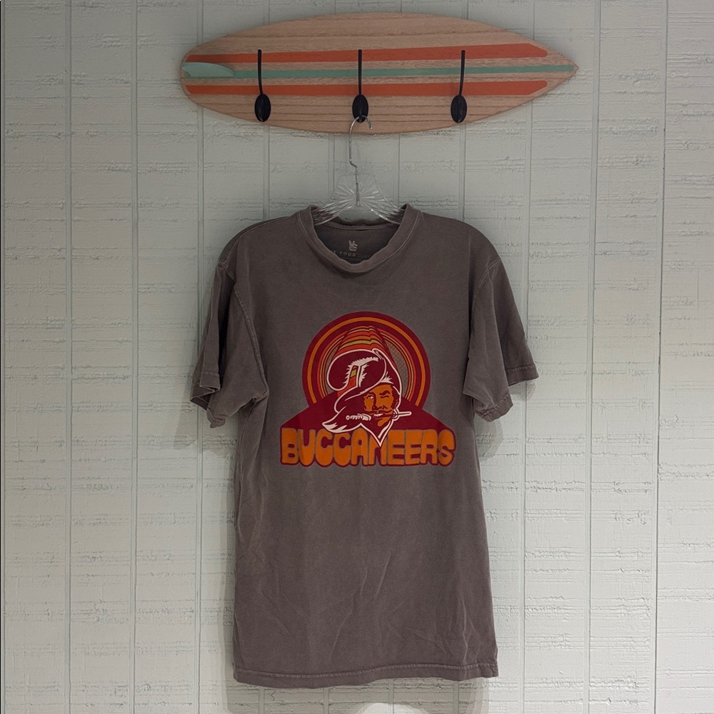Gray Buccaneers Graphic T-Shirt